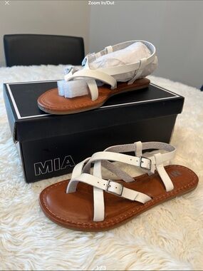 MIA RIVVA White Strappy Sandals with Adjustable Buckles NEW